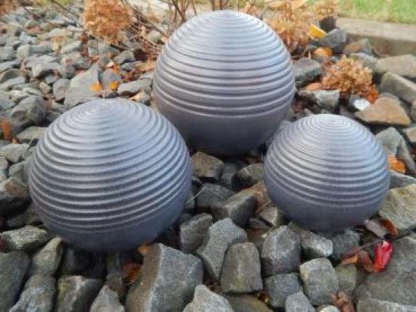 Kugel mit Lebensspirale - blaugrau - frostsicher (2,5 Liter)