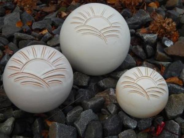 Kugel mit Sonnenmotiv - creme - frostsicher (0,45 Liter)